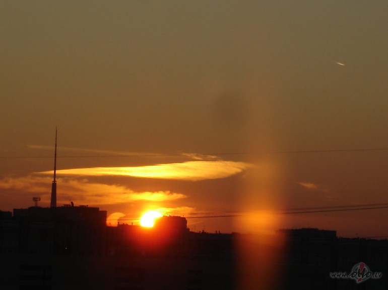 �� diennakts t�l���m b�s gal�, t�tad v�l tuv�k esam burv�g�m atp�tas ...