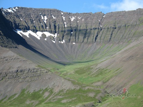 Cilv�kam ir divas dabas: viena � pa�a, otra � t�, ko vi�am pied�v� ...