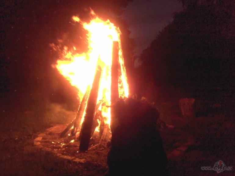 Pārdaugavas Ragana.
Reiz, sensenos laikos, jūras malā un Daugavas ...