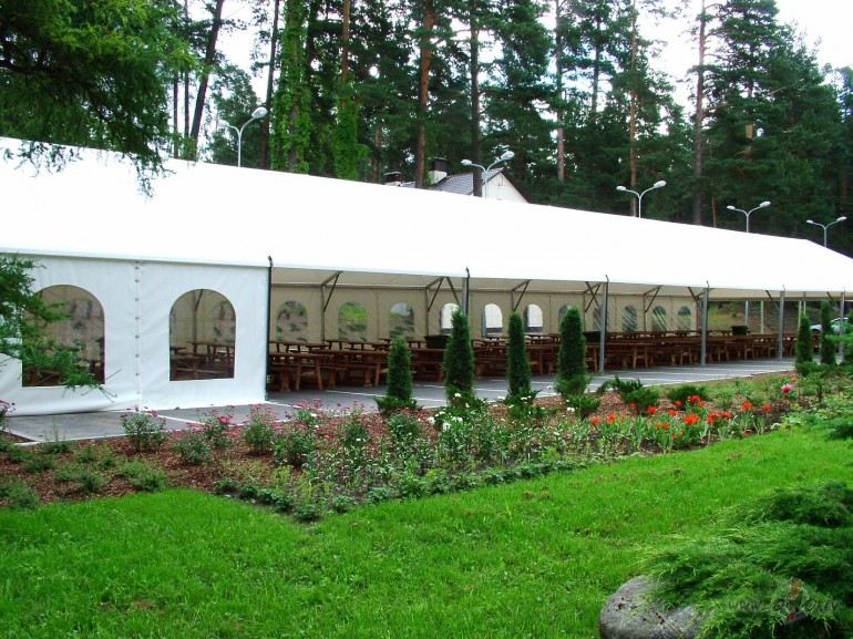 Angrs-vasaras kafejnca.