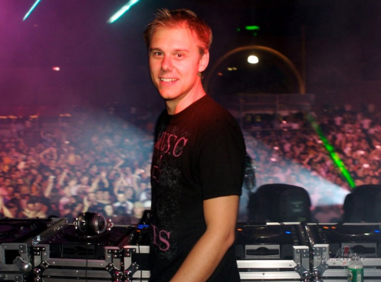 ARMIN_Van_BUUREN_Feat._JUSTINE_SUISSA