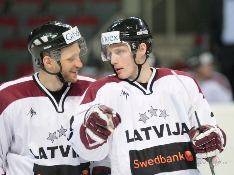 P�RBAUDES_SP�LE__H_O_K_E_J_�__  LATVIJA_-_FRANCIJA ... UZVARR��� ... 4 : 1 ... !!!