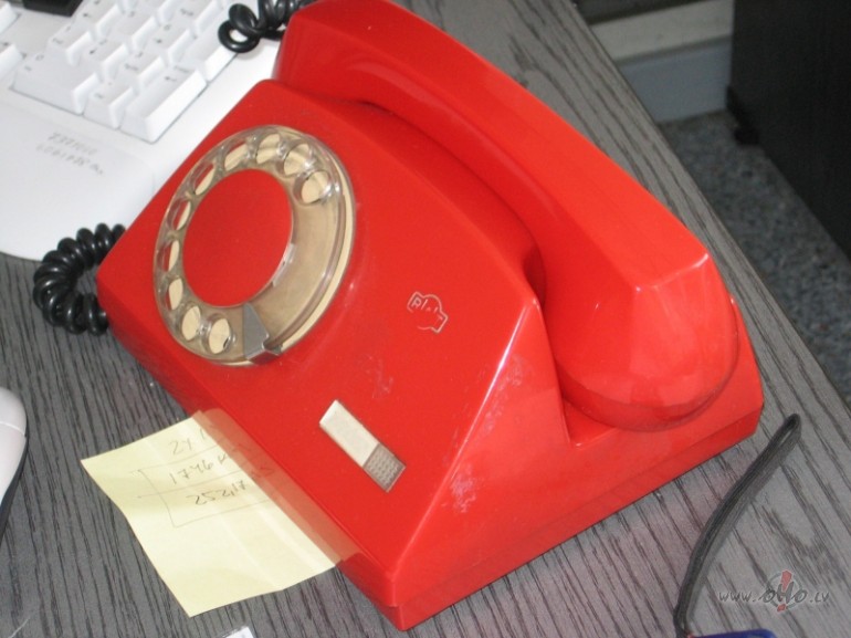 SAGRIBEEJAAS PARUNAAT PA TELEFONU AR BUCENI!