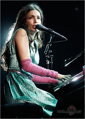 Nu uz �o es parakst�tos ...