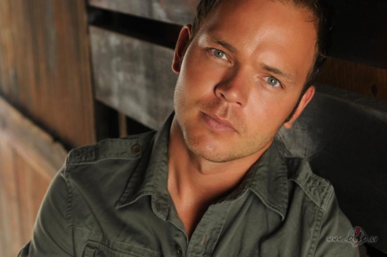 Tiem_kas_gul�t  ...  **  L_A_U_R_I_S__R_E_I_N_I_K_S  **