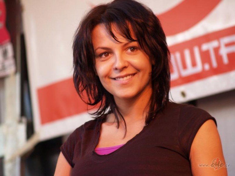 Live_sada�a_  ...  **  M__I__L__K____I__n__C  ** ...  3  no  1  ...