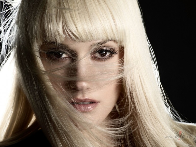 G_W_E_N__S_T_E_F_A_N_I__Feat.__A_K_O_N