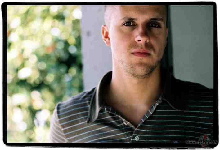 AR_LABU_...  **  M___I___L___O___W  **