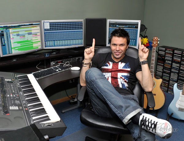 ABSOL�TS_DANCE_JAUNUMS_...  **  R_O_B_E_R_T__R_A_M_I_R_E_Z  **