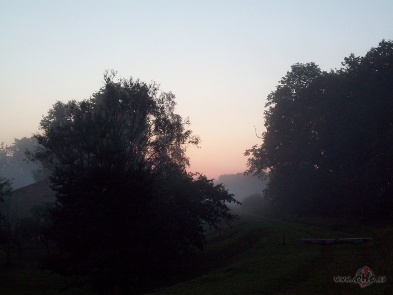 -Sievietes m��s ir k� saules rit�jums.P�c bikla pavasara ...