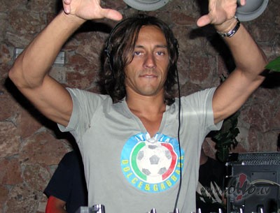 ABSOL�TS_JAUNUMS_...  **  B_O_B__S_I_N_C_L_A_I_R__Feat.__B_E_N__O_N_O_N_O  **