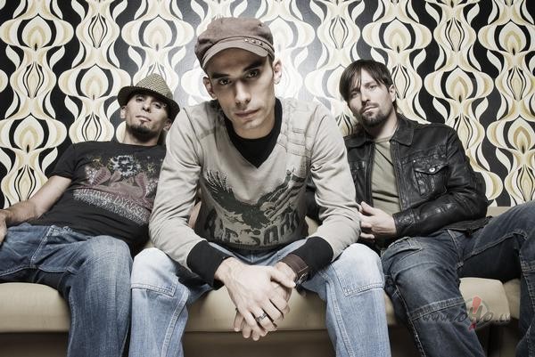 H_A_N_D_S__O_N__A_P_P_R_O_A_C_H