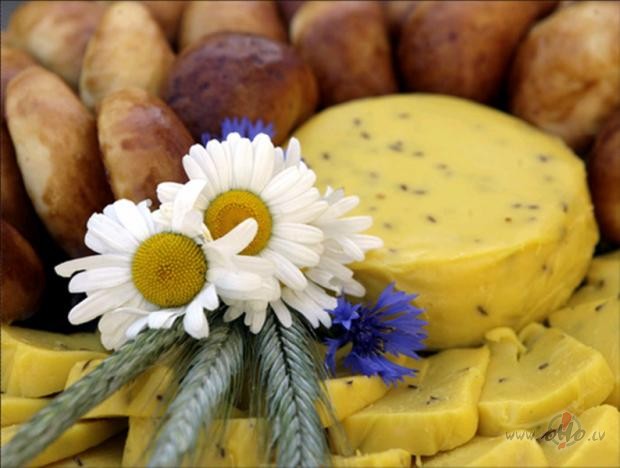 DAINIS_PORGANTS_&_UGUNG_GUNTA