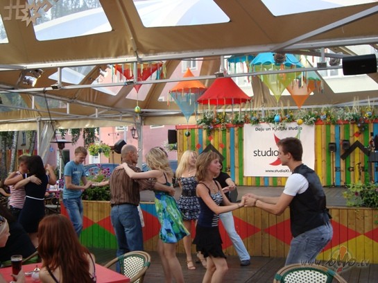 let`s dance... salsa! :)