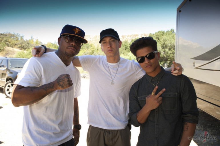 JAUNUMS_ ** BAD_MEETS_EVIL_Feat._BRUNO_MARS **