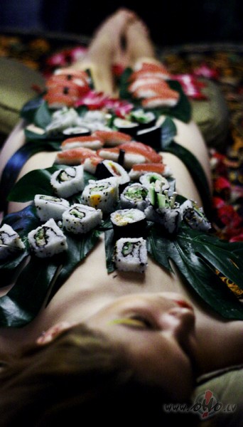 Nyotaimori... mmm... ohujiishiem saldajaa vai kaa???... ;)