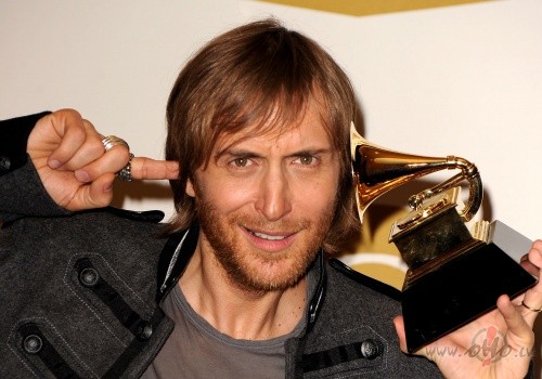 JAUNUMS_ ** DAVID_GUETTA_Feat._USHER **