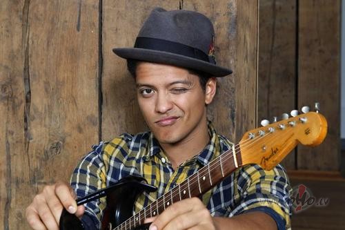 JAUNUMS_ ** BRUNO_MARS **