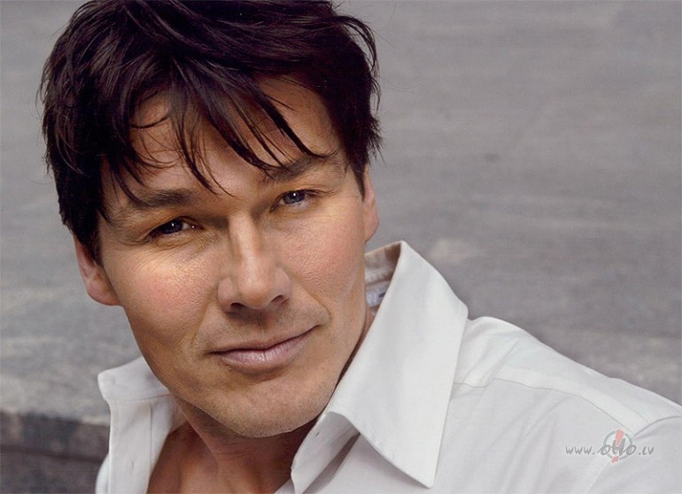 JAUNUMS_ ** MORTEN_HARKET **