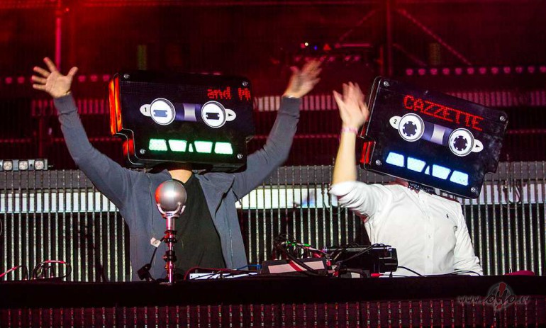 JAUNUMS_ ** CAZZETTE **