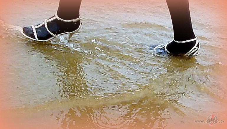 Maira Wilkiraine: baltas sandales ��akatu g�jien�